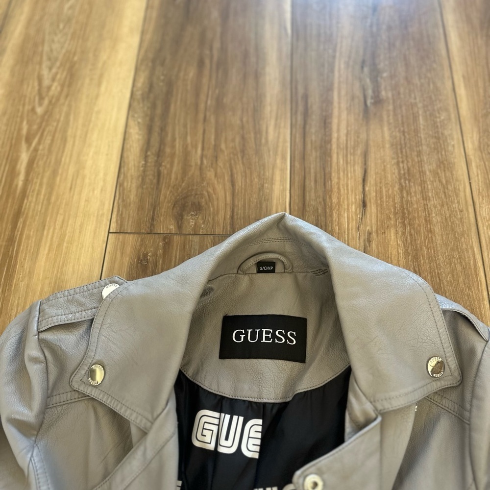 GUESS Women's faux Leather moto style Jacket size small - Picture 3 of 4